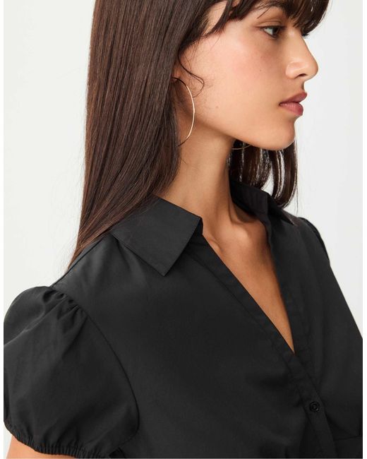 Chemise cintrée à manches courtes Stradivarius en coloris Blue