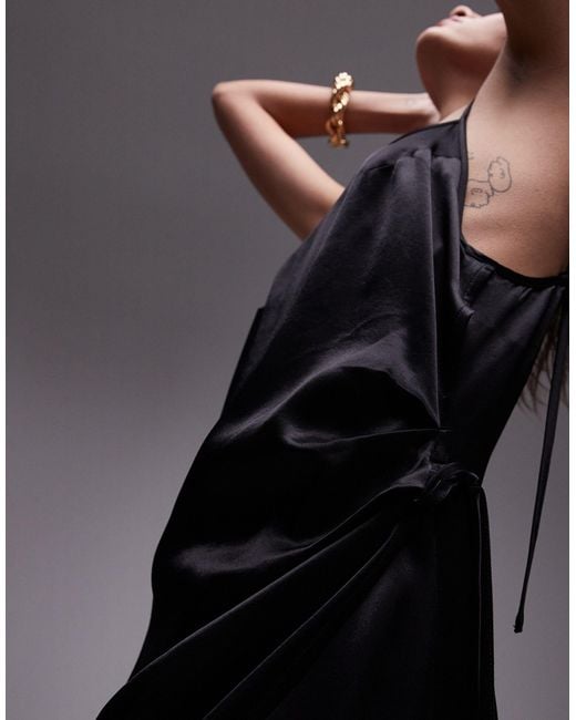 Vestido lencero midi cruzado con escote cuadrado premium TOPSHOP de color Black