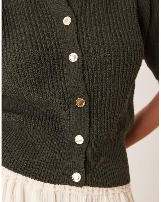 Gilet à manches courtes en maille texturée avec boutons dorés - kaki ASOS en coloris Natural