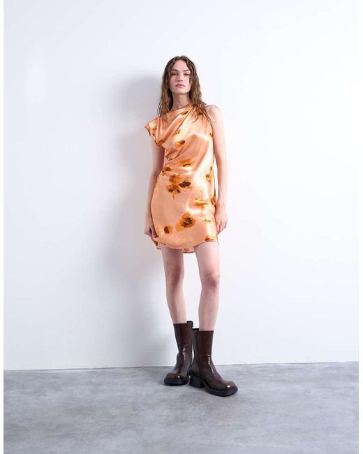 Vestido Corto Estampado Y Asimétrico Con Detalle Fruncido En La Cintura Y Cuello Subido De TOPSHOP de color Gray