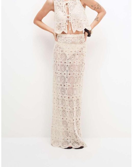 4th & Reckless White Cotton Rich Crochet Floral Scallop Edge Beach Maxi Skirt Co-ord