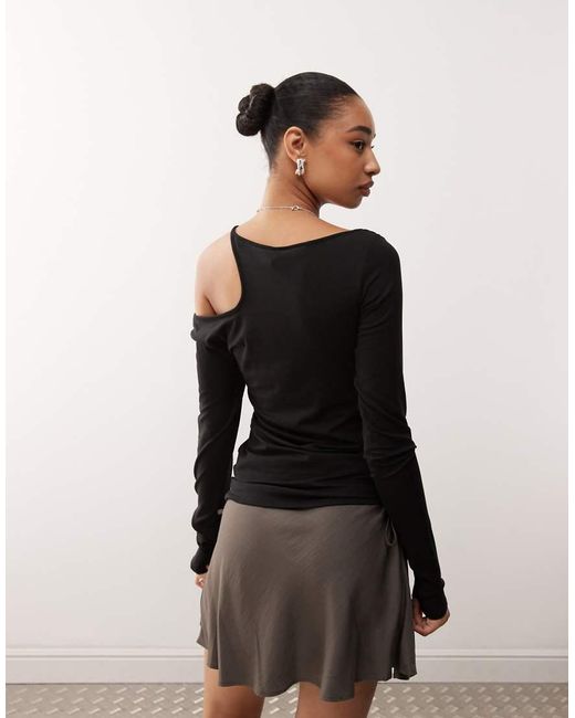 Weekday Top Met Blote Schouder, Lange Mouwen En Uitsnijding in het Black