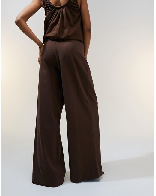 Pantalones Marrón De Pernera Ancha Con Pinzas Delanteras De Tejido Grueso De (Parte De Un Conjunto)-Blanco ASOS de color Brown