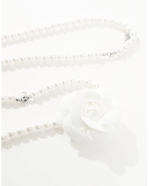 Reclaimed (vintage) White – mehrreihige perlenkette mit er rose