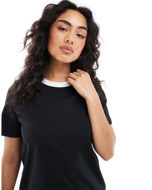 Vero Moda Black T-shirt With Contrast Neckline