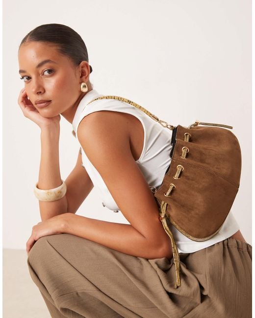 Sac porté épaule en imitation daim avec anse ajustable contrastante à imprimé serpent ASOS en coloris Brown