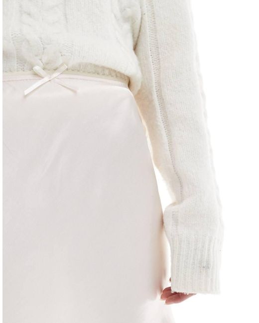 Minifalda De Corte Al Bies Con Lazo De Satén De Miss Selfridge de color White