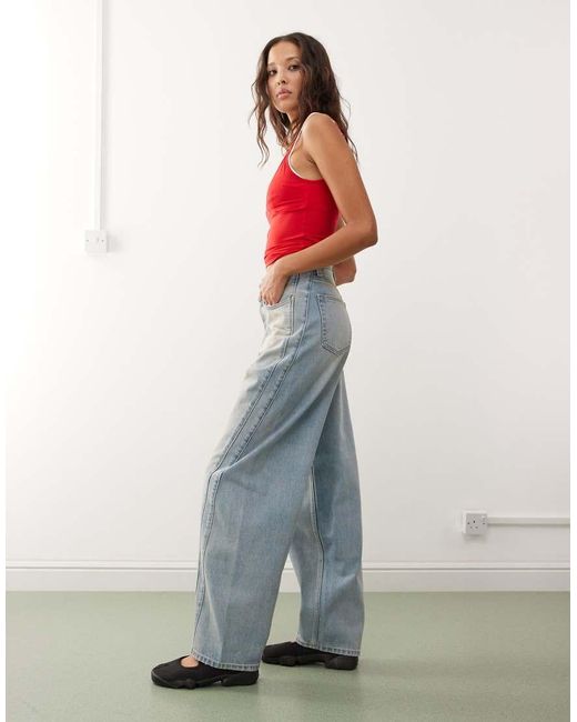 Jeans Bombati Lavaggio Chiaro Con Cuciture Incrociate di Weekday in Blue
