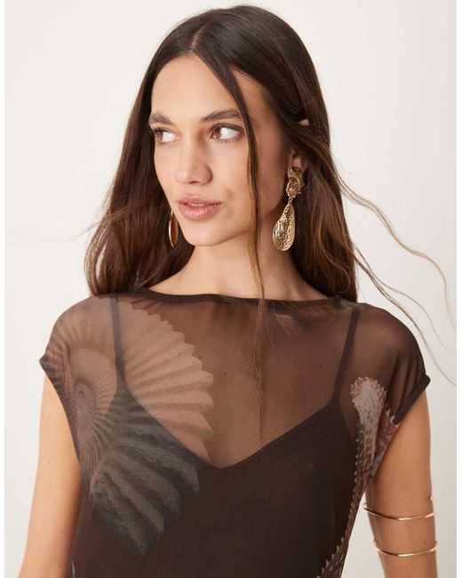 Never Fully Dressed Mouwloze Maxi Jurk Van Mesh Met Schelpenprint in het Natural
