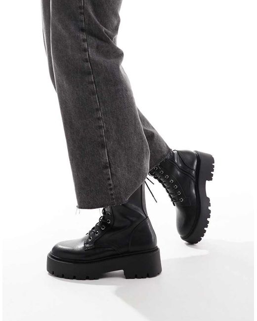 Adventure di Asos Design Wide Fit in Black