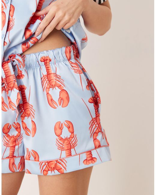 Ensemble en satin imprimé homards avec short et chemise à manches courtes et revers Chelsea Peers en coloris White