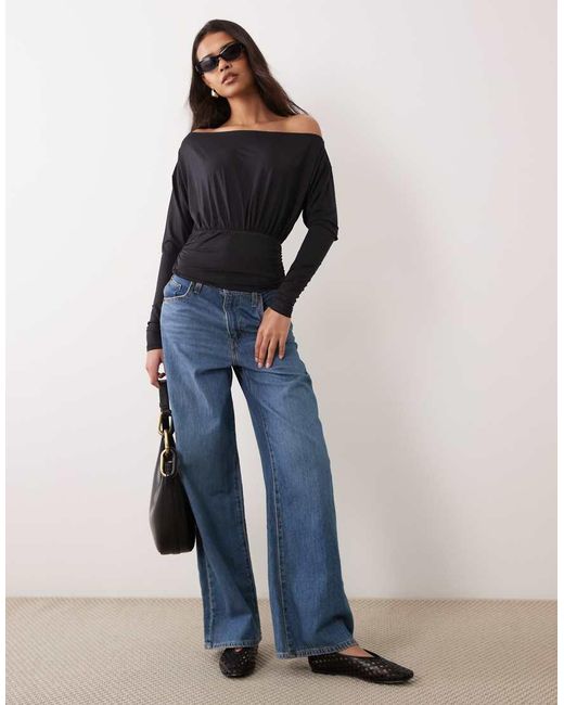 ASOS Getailleerde Top Van Gladde Stof Met Lange Mouwen En Blote Schouders in het Blue