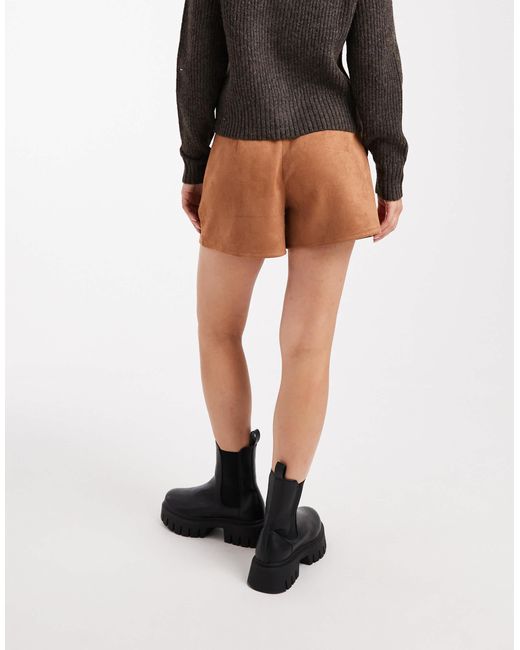 Miss Selfridge Black – shorts aus wildlederimitat mit gürtel