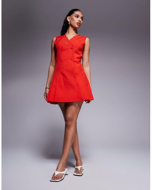 Exclusivité - - robe courte sans manches ajustée avec plis aux hanches et boutons à l'avant Kaiia en coloris Red