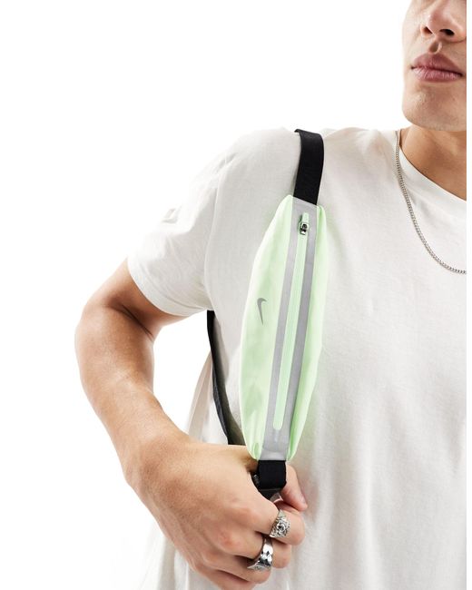 Riñonera deportiva verde vapor slim 3.0 Nike de hombre de color White