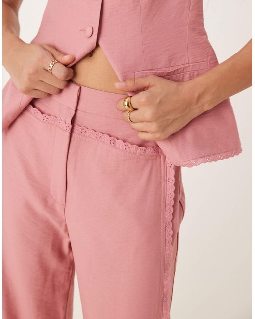 Pantalon droit décontracté et ajusté d'ensemble avec empiècements en dentelle ASOS en coloris Pink
