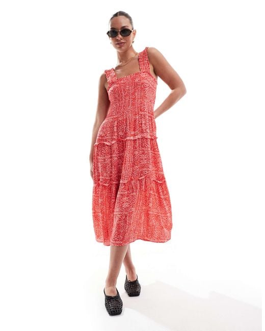 Vero Moda Red – gesmoktes midi-trägerkleid mit em print