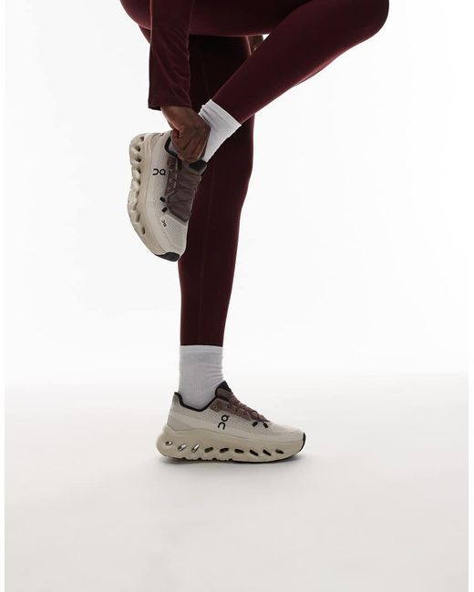 Cloudtilt All Day di On Shoes in Brown