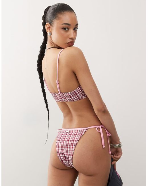 Reclaimed (vintage) Bikinibroekje Van Seersuckerstof Met Gingham Ruit En Gestrikte Zijkanten in het Multicolor