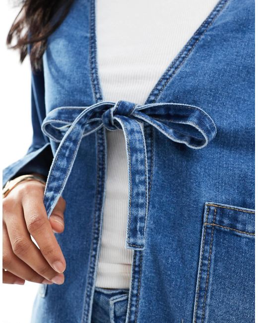 ONLY Blue – kastige, vorne gebundene hemdjacke aus mittelem denim