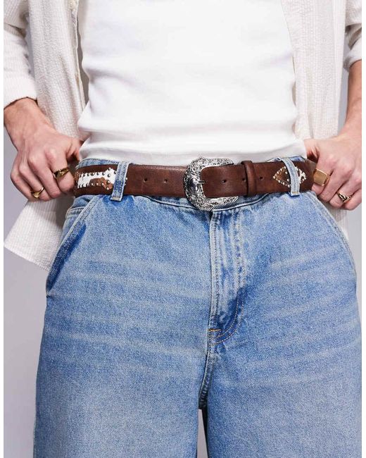 Cinturón Vintage Ornamentado De Estilo Wéstern Con Tachuelas Y Detalle De Estampado De Vaca De Cuero Sintético De ASOS de hombre de color Brown
