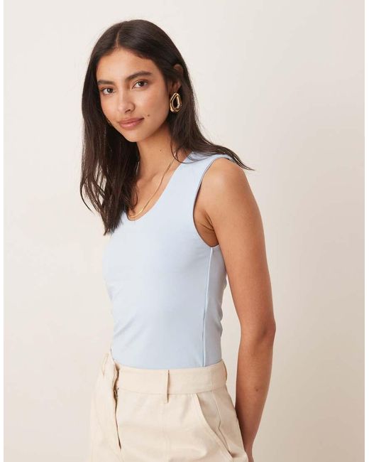 Canotta Celeste Morbida Al Tatto Con Scollo Rotondo di ASOS in White