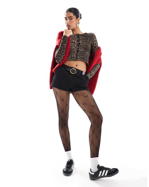 Stradivarius Red – kurz geschnittene strickjacke mit leopardenmuster