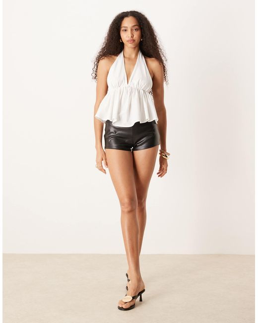 ASOS White – superkurze shorts aus kunstleder