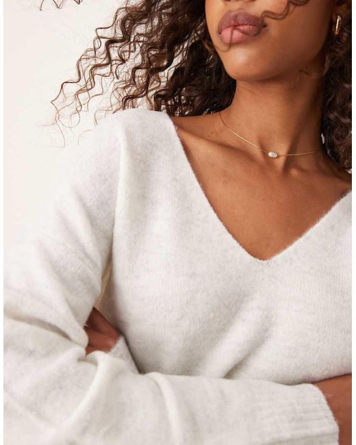 Jdy White V-Neck Jumper