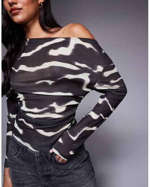ASOS Gray – oberteil aus zartem netzstoff mit animal-print und asymmetrischem off-shoulder-design