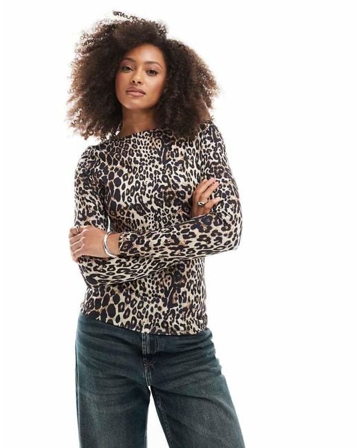 Top A Maniche Lunghe Multiposizione Con Stampa Leopardata di ONLY in Brown
