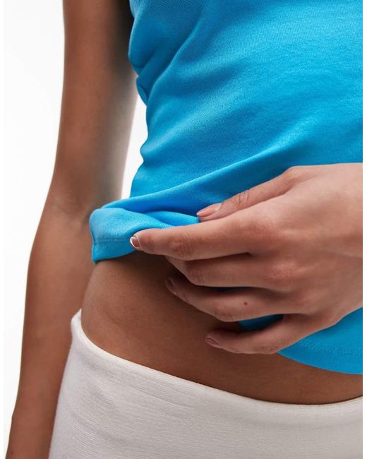Top Senza Maniche Slim Turchese di TOPSHOP in Blue