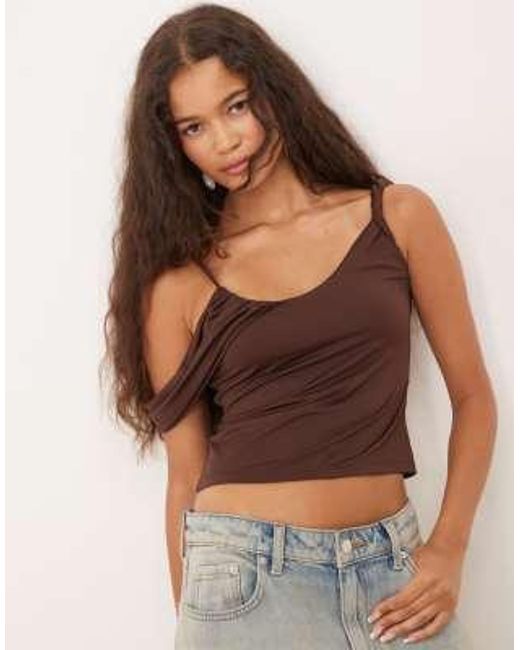 Top asymétrique avec détail drapé torsadé ASOS en coloris Brown