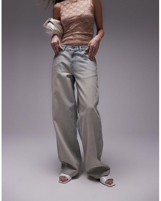 Jeans con cinturino sul retro lavaggio candeggiato sporco di TOPSHOP in Gray
