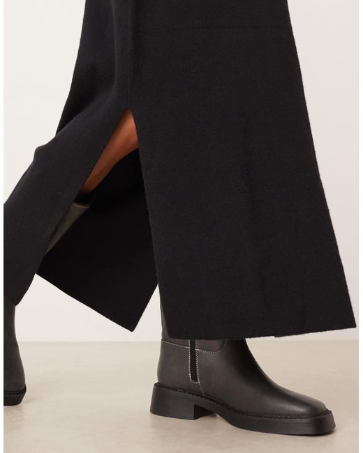 Y.a.s - robe longue en maille à encolure montante Y.A.S en coloris Black