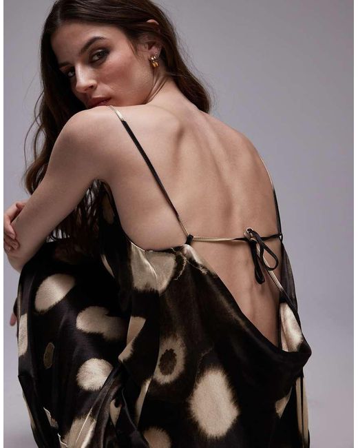 Vestito Sottoveste Midi Con Stampa Astratta A Pois E Scollo Ad Anello di TOPSHOP in Black