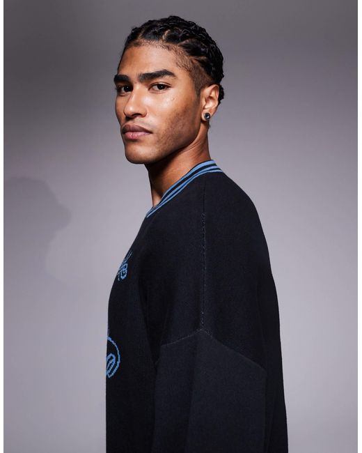 Pull oversize en maille à col montant en v avec motif vadella sports ASOS pour homme en coloris Blue