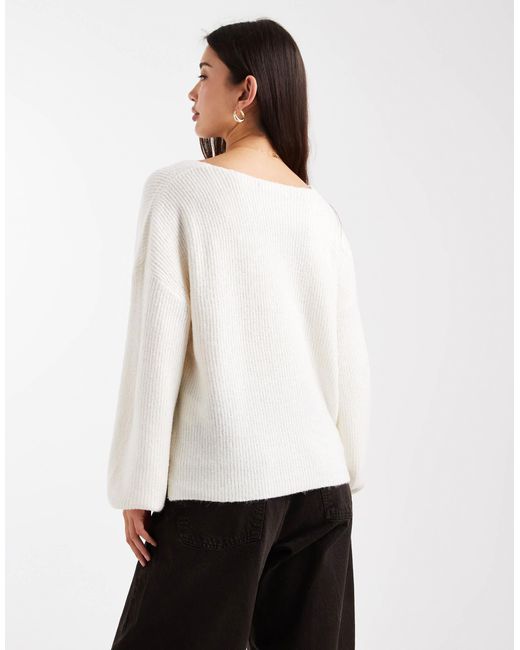 Threadbare White – lockerer, flauschiger pullover