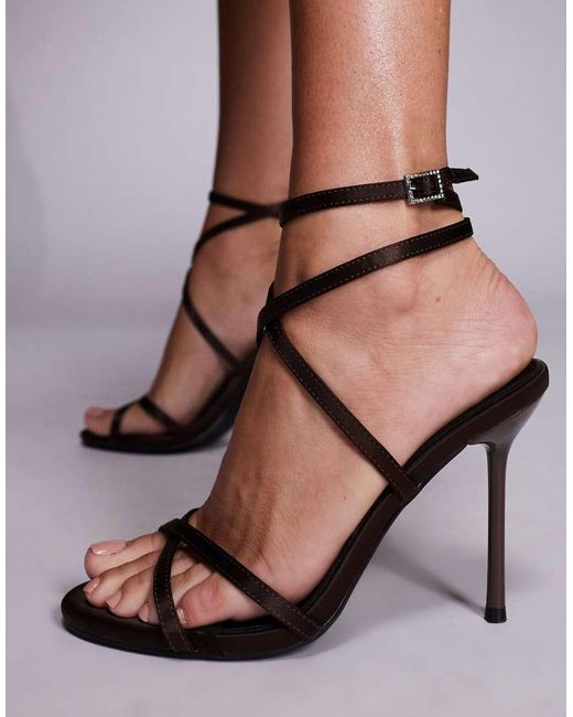 Sandalias Marrones De Tacón Con Diseño De Tiras Georgie De Public Desire de color Brown