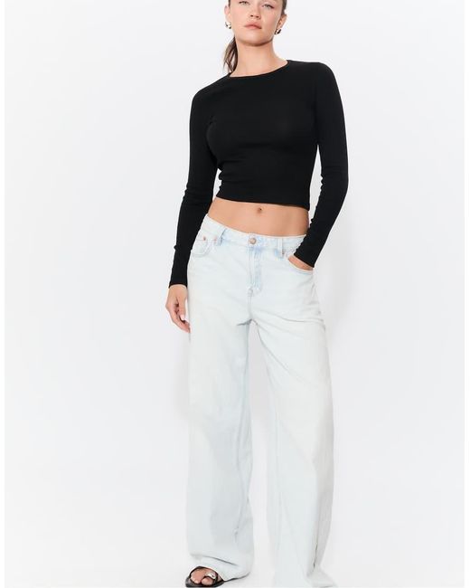 T-Shirt A Maniche Lunghe Basic Nera di Stradivarius in Black