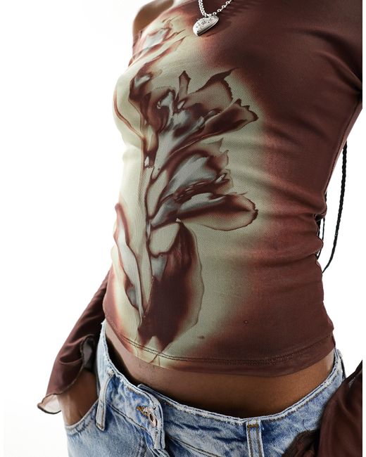 Top à épaules dénudées en tulle à motif fleuri - rouille Motel en coloris Brown