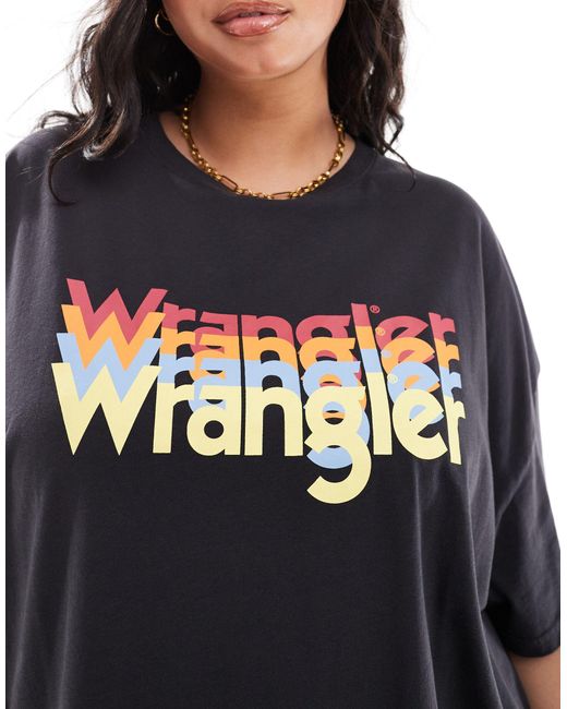 T-shirt girlfriend sbiadito con logo rétro di Wrangler in Black