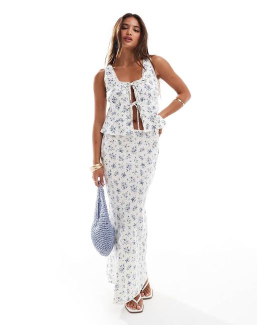 Top A Corsetto Allacciato Sul Davanti di New Look in White