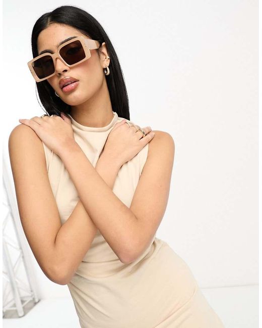 Vestido Corto Con Cuello Barco Y Laterales Fruncidos De -Beis Neutro ASOS de color White