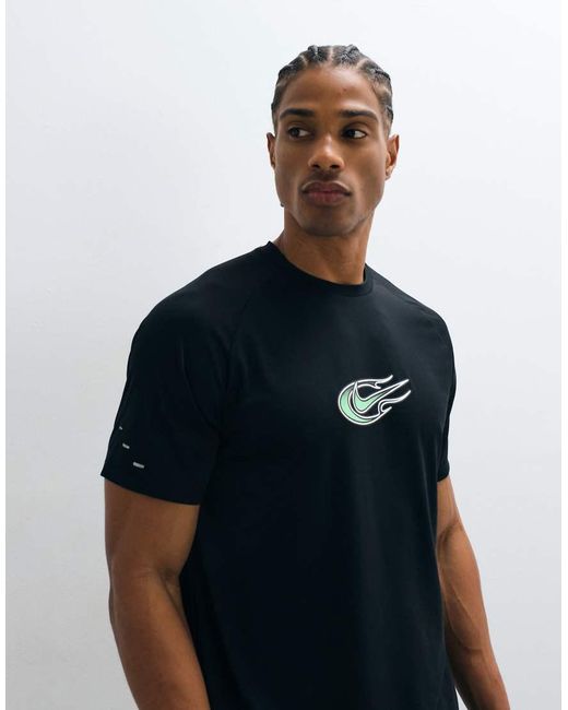 Nike Blue Stride Dri-fit Graphic Print T-shirt for men