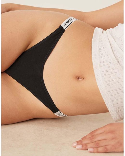 Modern di Calvin Klein in White
