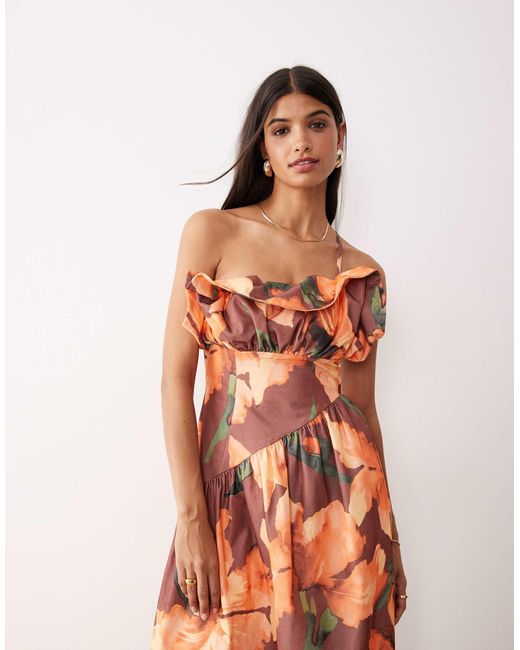 Robe mi-longue asymétrique à fleurs avec corsage structuré à volants - orange foncé ASOS en coloris Pink