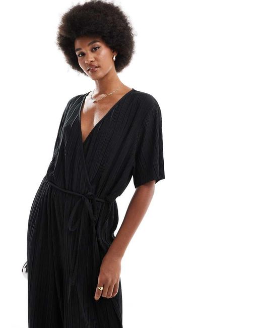 Mono Largo Plisado Con Diseño Cruzado En La Parte Delantera De Vero Moda de color Black