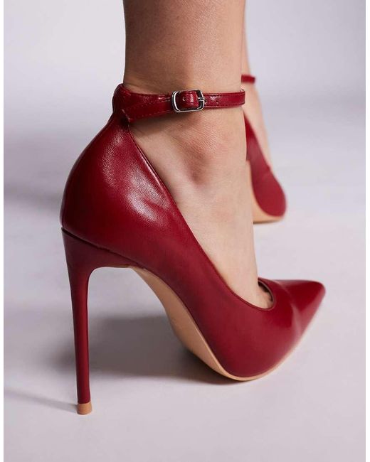 Zapatos Rojos De Tacón Alto Con Diseño Atado A La Pierna Chantilly De Public Desire de color Red