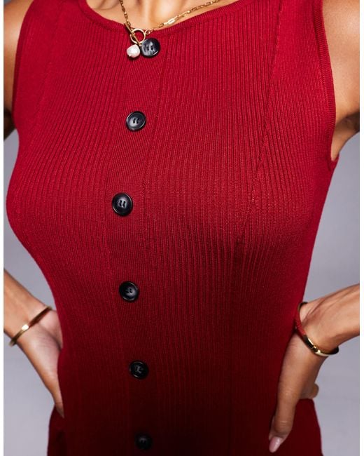 Exclusivité - - robe patineuse courte et sans manches en maille avec boutons à l'avant et encolure dégagée - cerise Kaiia en coloris Red